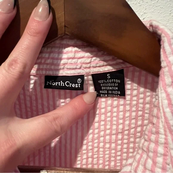 North Crest Sleeveless Embroidered Floral Seersucker Collared Button Up Top - Picture 4 of 7